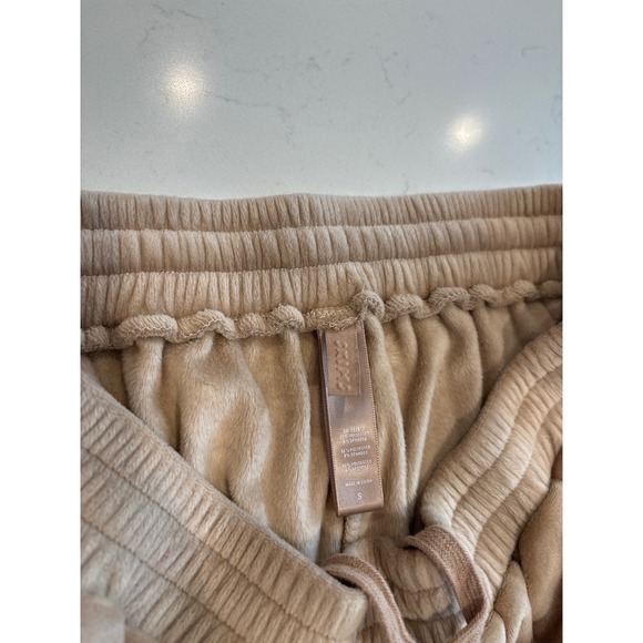 SKIMS Pants - Skims Velour Jogger Honey Tan Beige Velvet Lounge Sweatpants Small‎
